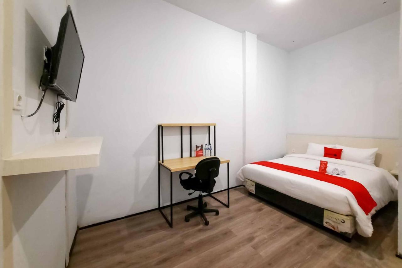 Reddoorz Cbd Polonia Hotel