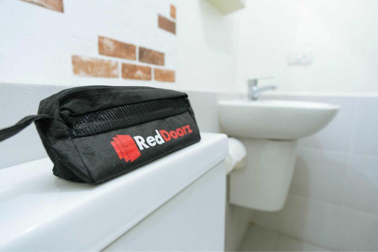 Reddoorz Cbd Polonia Hotel 2*